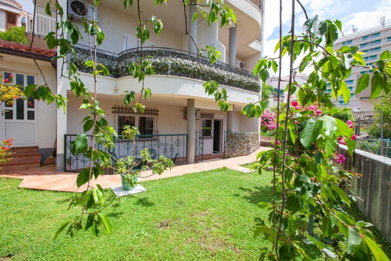 Apartments Cvjetni Dvori มาคาร์สกา ภายนอก รูปภาพ