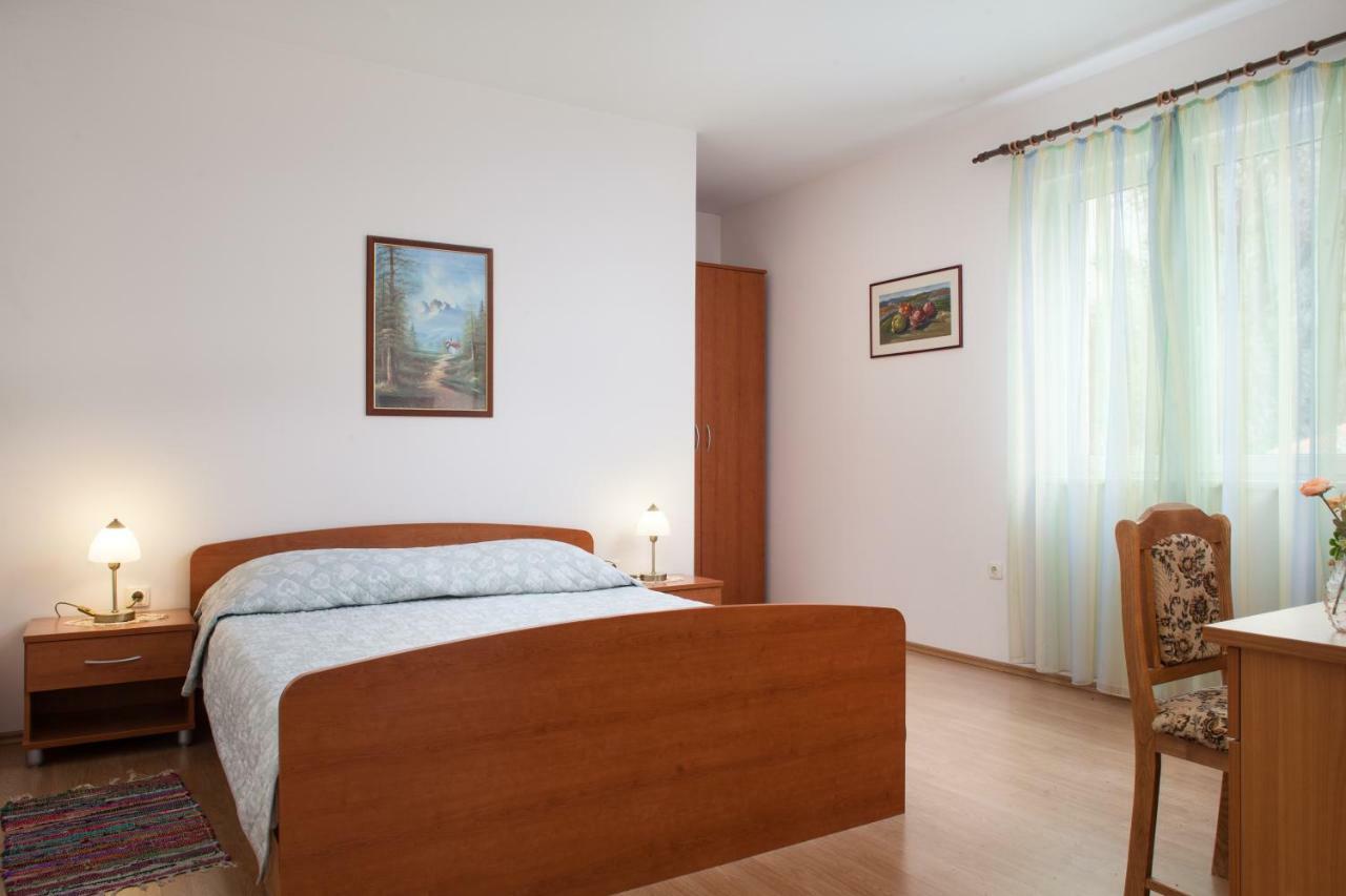 Apartments Cvjetni Dvori มาคาร์สกา ภายนอก รูปภาพ