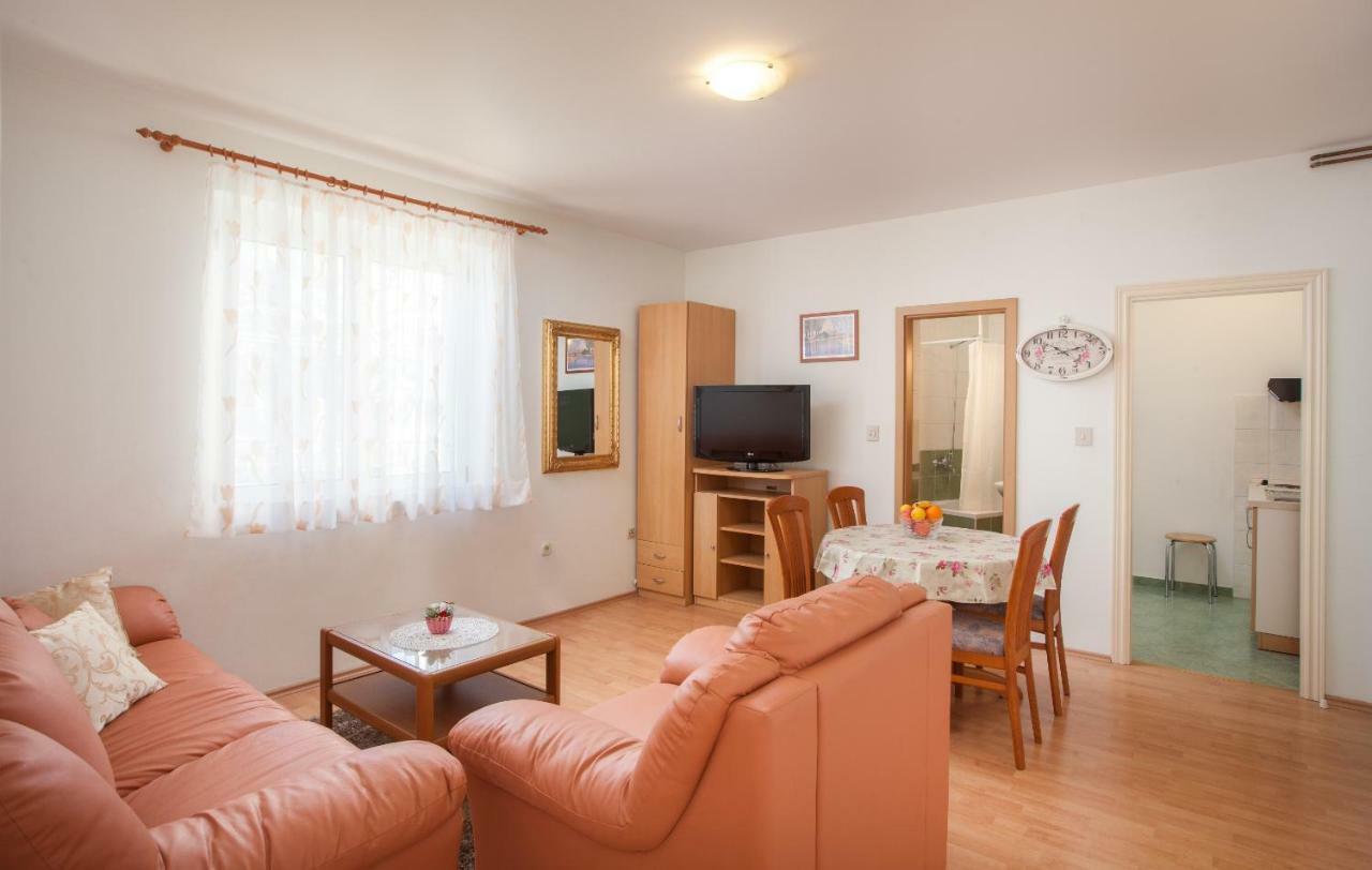 Apartments Cvjetni Dvori มาคาร์สกา ภายนอก รูปภาพ