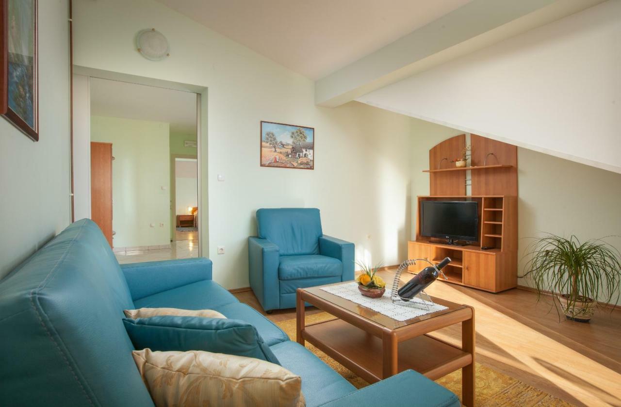 Apartments Cvjetni Dvori มาคาร์สกา ภายนอก รูปภาพ