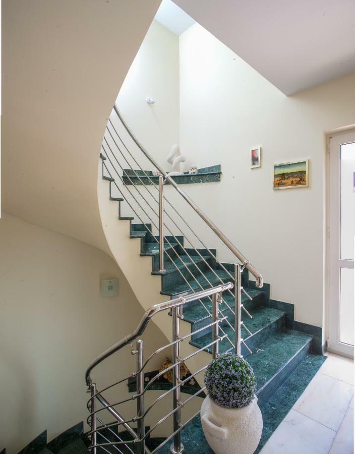 Apartments Cvjetni Dvori มาคาร์สกา ภายนอก รูปภาพ