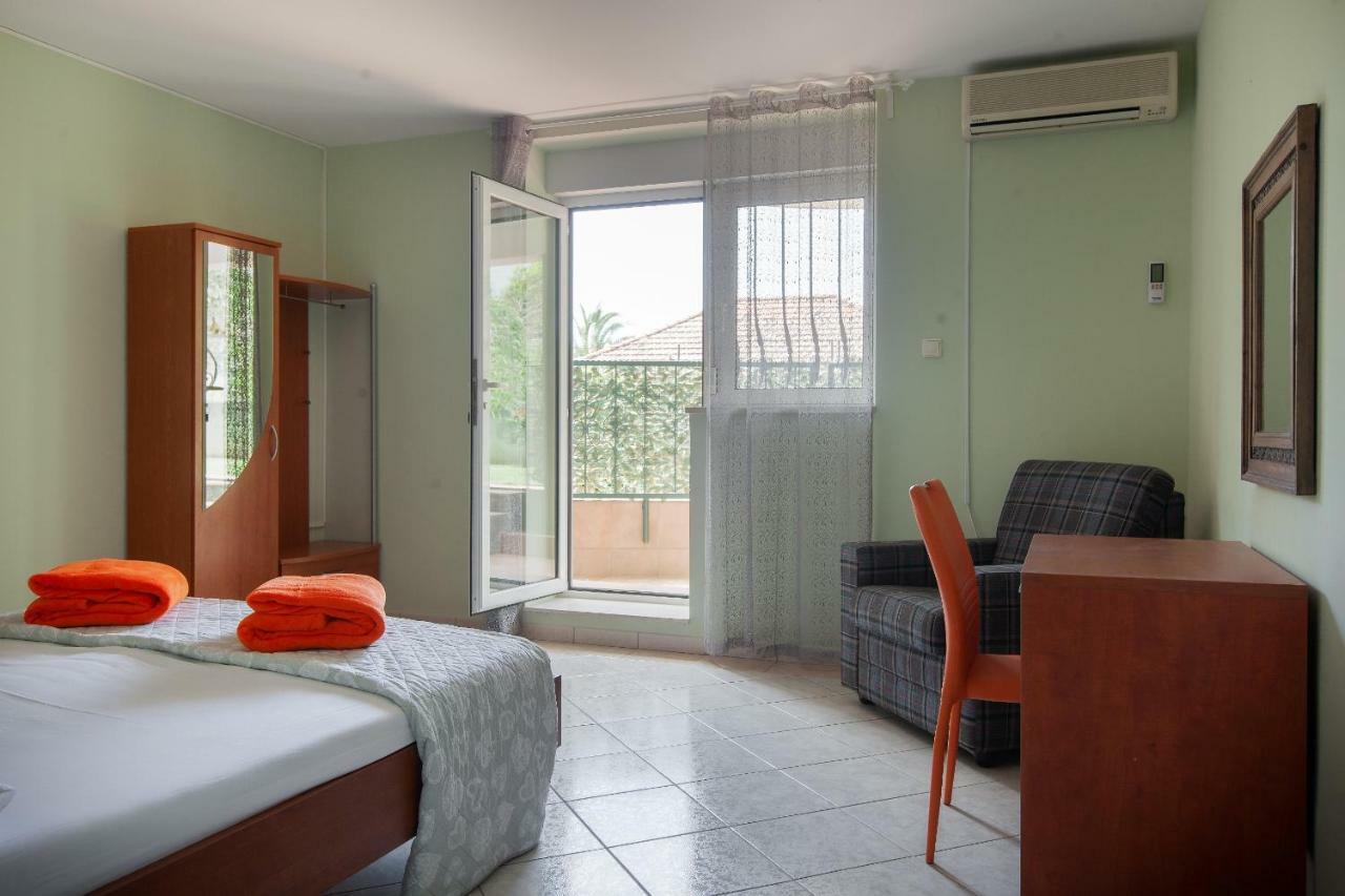 Apartments Cvjetni Dvori มาคาร์สกา ภายนอก รูปภาพ