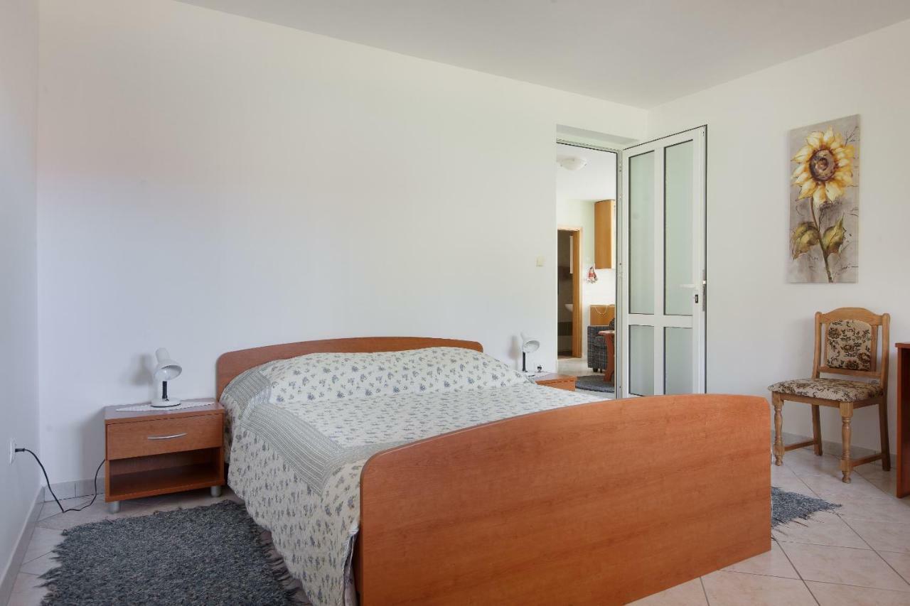 Apartments Cvjetni Dvori มาคาร์สกา ภายนอก รูปภาพ