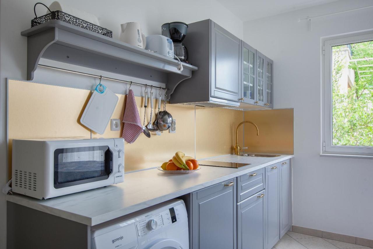 Apartments Cvjetni Dvori มาคาร์สกา ภายนอก รูปภาพ